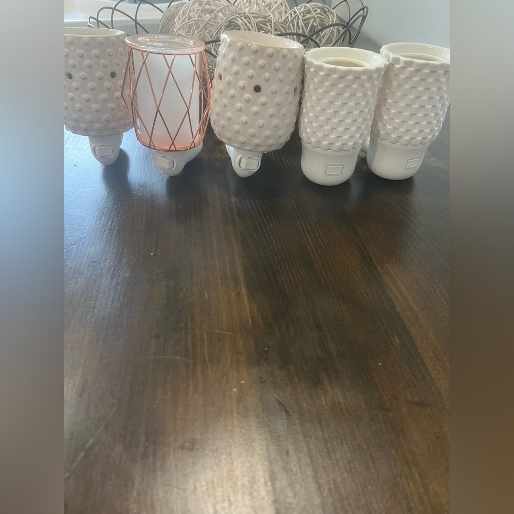 Scentsy mini wax warmers (3) and mini scentsy air (2)